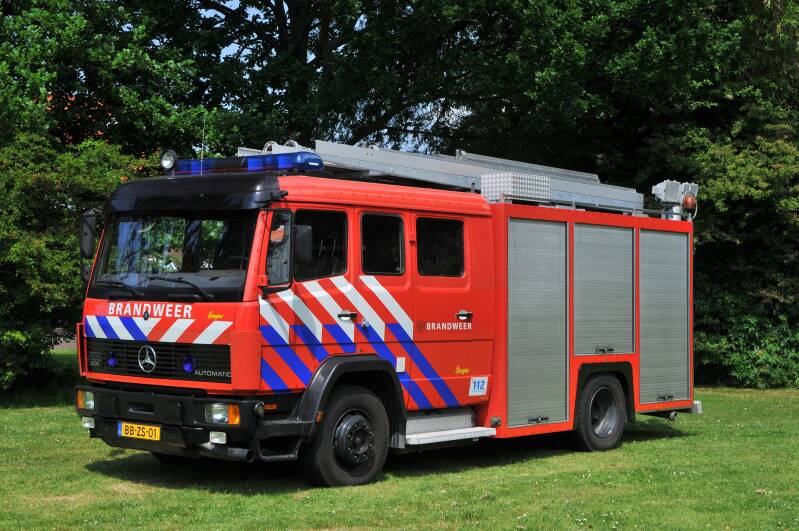 Kenteken: BB-ZS-01 Roepnummer: Type voertuig: TS7 LD2800 HD265 T2500 Merk &amp; Type: Mercedes Benz 1124F36[Ecol] Opbouw: Ziegler Brandweertechniek Bouwjaar: 1995 In dienst: 2009 Uit dienst: 201. Standplaats: Rotterdam 