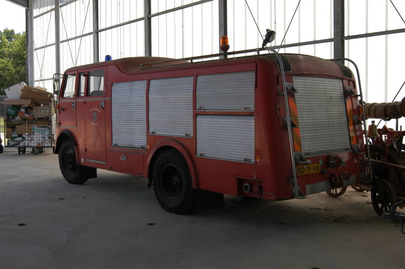 Kenteken: XJ-71-44 > BD-19-KH Roepnummer: 240 Type voertuig: TS10 LD2800 T3200 Merk &amp; Type: DAF A1600BB360 Opbouw: Kronenburg Bouwjaar: 1963 In dienst: 1963 Uit dienst: 1988