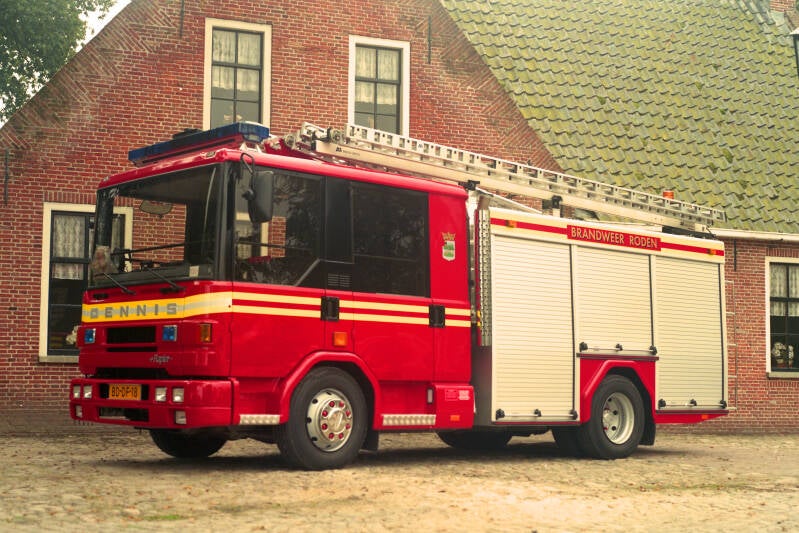 Kenteken: BD-DF-18 Roepnummer: 733 > 36-21 > 36-12 > 03-8034 Type voertuig: TS7 LD3250 HD300 T1860 Merk &amp; Type: Dennis Rapier F88 Opbouw: John Dennis-Godiva Bouwjaar: 1995 In dienst: 1995 Uit dienst: 2014