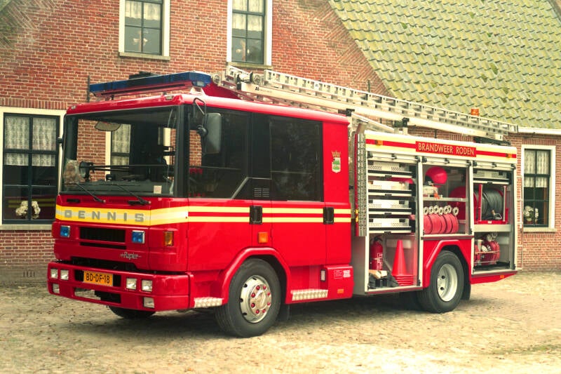 Kenteken: BD-DF-18 Roepnummer: 733 > 36-21 > 36-12 > 03-8034 Type voertuig: TS7 LD3250 HD300 T1860 Merk &amp; Type: Dennis Rapier F88 Opbouw: John Dennis-Godiva Bouwjaar: 1995 In dienst: 1995 Uit dienst: 2014