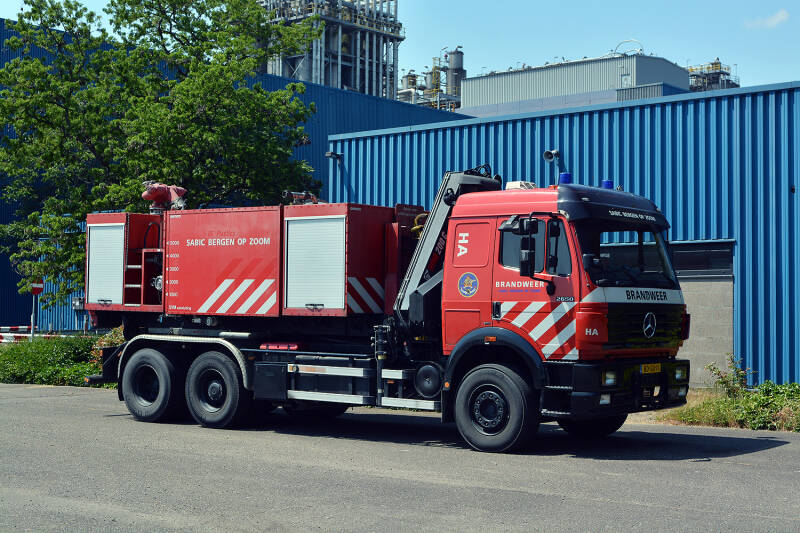 Kenteken: BD-GX-11 Roepnummer: G55 Type voertuig: HA-KR Merk &amp; Type: Mercedes Benz 2650AK59 Opbouw: Leebur-Hiab Bouwjaar: 1995 In dienst: 2001 Uit dienst: Standplaats: Bergen op Zoom