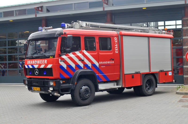 Kenteken: BD-HR-06 Roepnummer: 41-841 > 07-1132 Type voertuig: TS6 LD2800 HD265 T2000 Merk &amp; Type: Mercedes Benz 1124AF36[Ecol] Opbouw: Ziegler Brandweertechniek Bouwjaar: 1995 In dienst: 1995 Uit dienst: 2013. Naar brandweer Hoevelaken.