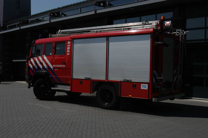 Kenteken: BD-HR-06 Roepnummer: 41-841 > 07-1132 Type voertuig: TS6 LD2800 HD265 T2000 Merk &amp; Type: Mercedes Benz 1124AF36[Ecol] Opbouw: Ziegler Brandweertechniek Bouwjaar: 1995 In dienst: 1995 Uit dienst: 2013. Naar korps Hoevelaken.