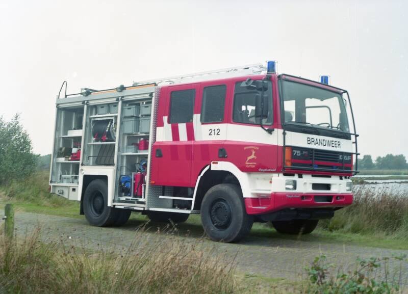 Kenteken: BD-HS-96 Roepnummer: 212 &gt; 31-612 &gt; 06-7441 Type voertuig: TSTNB8 LD4250 HD250 T4000 Merk &amp; Type: DAF FFV75.270RC365 Opbouw: Spijkstaal-Hale Bouwjaar: 1995 In dienst: 1995 Uit dienst: 2017. Naar brandweer regio district Veluwe als reserve TS 