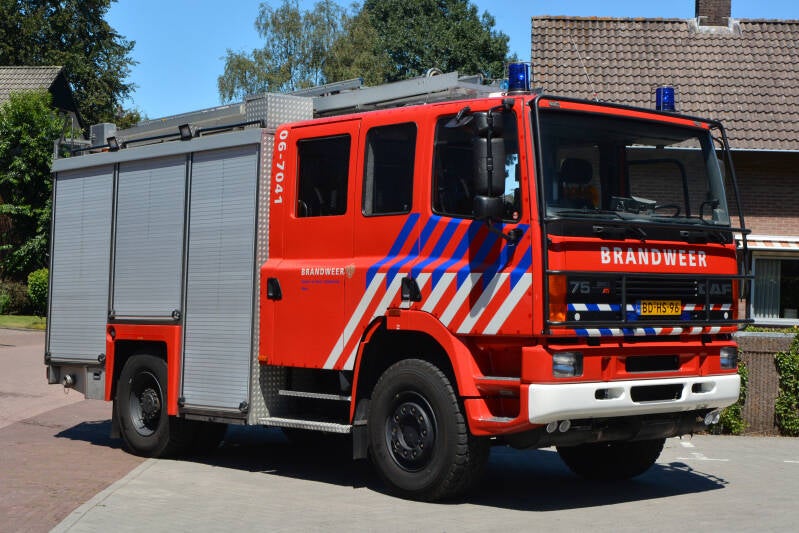 Kenteken: BD-HS-96 Roepnummer: 06-7041 > 06-7044 Type voertuig: TSTNB8 LD4250 HD250 T4000 Merk &amp; Type: DAF FFV75.240RC365 Opbouw: Spijkstaal-Hale Bouwjaar: 1995 In dienst: 2017 Uit dienst:.   Afkomstig van Putten, regionale reserve TS. 