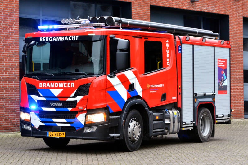 Kenteken: 62-BXD-7 Roepnummer: 16-3430 Type voertuig: TS7 LD3000 HD400 T2000 Merk &amp; Type: Scania P320B4x2NZ31L Opbouw: Kenbri-Rosenbauer Bouwjaar: 2023 In dienst: 2024