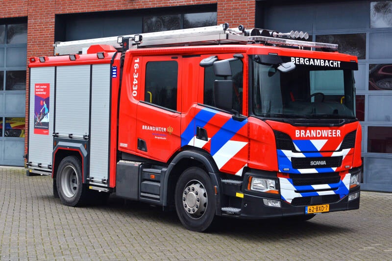 Kenteken: 62-BXD-7 Roepnummer: 16-3430 Type voertuig: TS7 LD3000 HD400 T2000 Merk &amp; Type: Scania P320B4x2NZ31L Opbouw: Kenbri-Rosenbauer Bouwjaar: 2023 In dienst: 2024