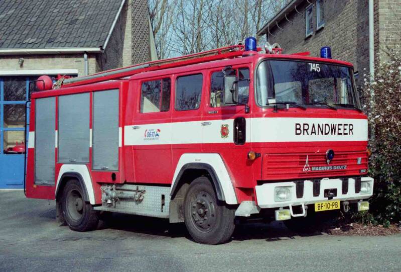 Kenteken: BF-10-PB Roepnummer: 745 > 622 Type voertuig: TS10 LD2800 HD200 T1500 Merk &amp; Type: Magirus Deutz 192D11F Opbouw: Motorkracht-Magirus Bouwjaar: 1982 In dienst: 1982 Uit dienst: 2002. Naar jeugdbrandweer Haaften/Neerijnen. 