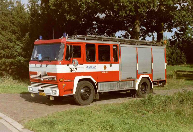 Kenteken: BF-16-GZ Roepnummer: 847 Type voertuig: TS11 LD2600 D240 T1550 Merk &amp; Type: DAF FF1600DT360 Opbouw: Doeschot-Rosenbauer Bouwjaar: 1981 In dienst: 1981 Uit dienst: 2002