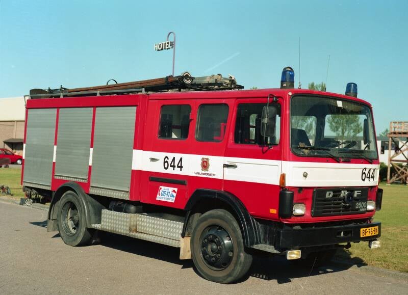Kenteken: BF-75-BX  Roepnummer: 644 Type voertuig: TS9 LD2400 HD300 T1500 Merk &amp; Type: Daf FF1300DT340 Opbouw: Den Hartog-Ziegler Bouwjaar: 1982 In dienst: 1982 Uit dienst: 2000