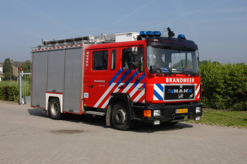 Kenteken: BF-GB-88 Roepnummer: 2642 Type voertuig: TS7 LD3250 HD250 T2500/250 Merk &amp; Type: MAN 15.222LF[M90] Opbouw: Mostard-Godiva Bouwjaar: 1997 In dienst: 1997 Uit dienst: 2014