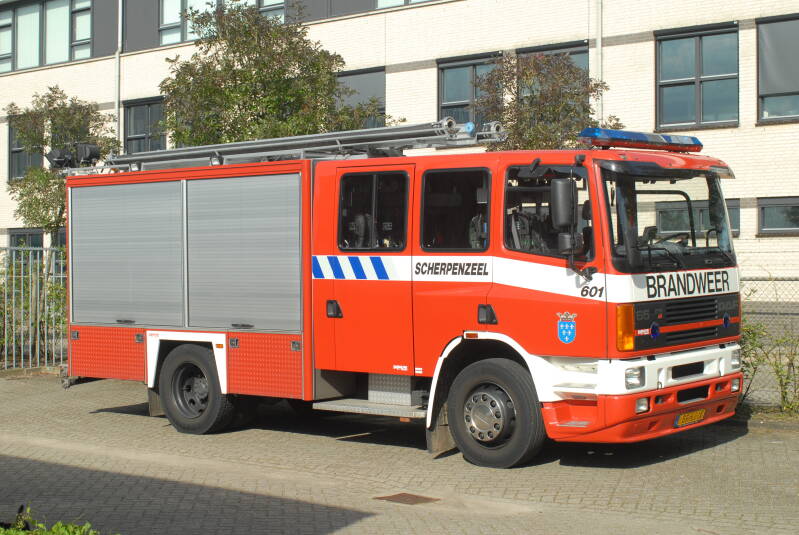 Kenteken: BF-HJ-11 Roepnummer: 41-601 > 07-1931 Type voertuig: TS9 LD3250 HD240 T2100 Merk &amp; Type: DAF FF65.210NC380 Opbouw: Mucar Bouwjaar: 1996 In dienst: 1996 Uit dienst: 2014. Naar de jeugdbrandweer.