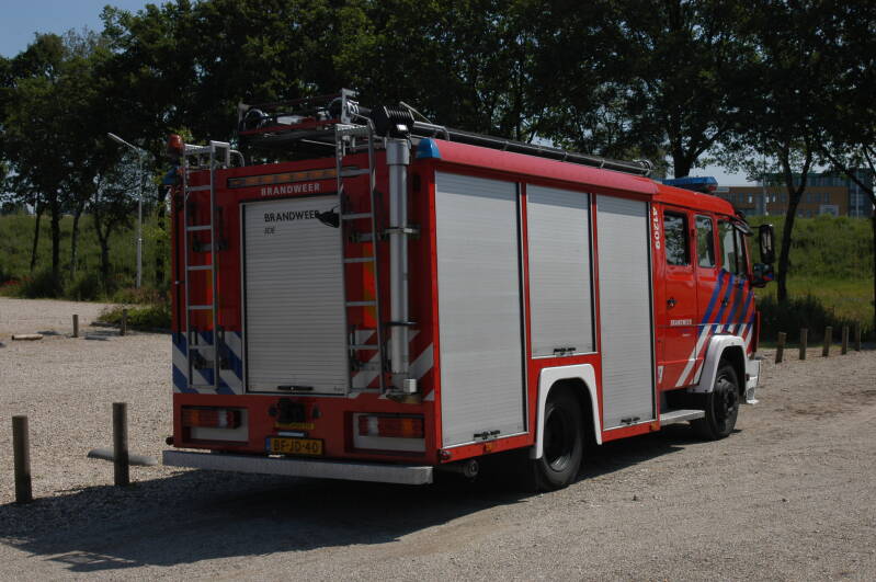 Kenteken: BF-JD-40 Roepnummer: 41-209 > 07-2831 Type voertuig: TS8 LD2800 HD265 T2000 Merk &amp; Type: Mercedes Benz 1124F36[Ecol] Opbouw: Ziegler Brandweertechniek-Plastisol Bouwjaar: 1997 In dienst: 1997 Uit dienst: 2012
