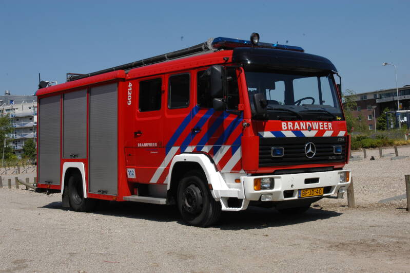 Kenteken: BF-JD-40 Roepnummer: 41-209 > 07-2831 Type voertuig: TS8 LD2800 HD265 T2000 Merk &amp; Type: Mercedes Benz 1124F36[Ecol] Opbouw: Ziegler Brandweertechniek-Plastisol Bouwjaar: 1997 In dienst: 1997 Uit dienst: 2012