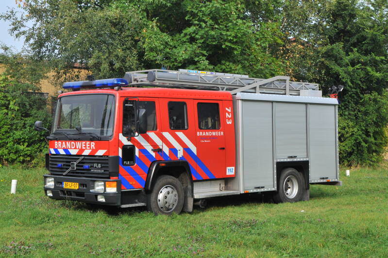 Kenteken: BF-LF-07 Roepnummer: 722 > 48-302 Type voertuig: TS9 LD2800 HD265 T1500 Merk &amp; Type: Volvo FL615-37 Opbouw: Ziegler Brandweertechniek Bouwjaar: 1997 In dienst: 1997 Uit dienst: 2009