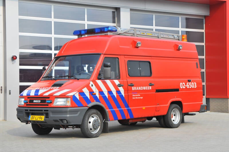 Kenteken: BF-LJ-96 Roepnummer: 20-831 > 02-6503 Type voertuig: GM6 Merk &amp; Type: Iveco Daily 35.12 Opbouw: Ziegler Brandweertechniek Bouwjaar: 1998 In dienst: 1998 Uit dienst: 2012. Naar korps Joure