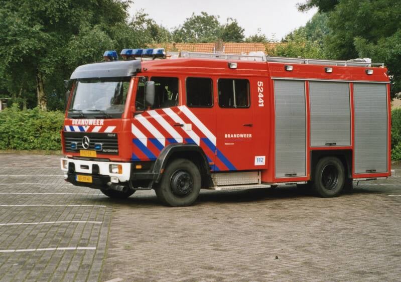 Kenteken: BF-PP-41 Roepnummer: 835 > 52-441 > 52-442 > 14-2832 Type voertuig: TS9 LD3250 HD250 T1750 Merk &amp; Type: Mercedes Benz 1124F36[Ecol] Opbouw: Touw-Godiva Bouwjaar: 1997 In dienst: 1997 Uit dienst: 2014.  In 2005 voorzien van een nieuwe opbouw. Na 