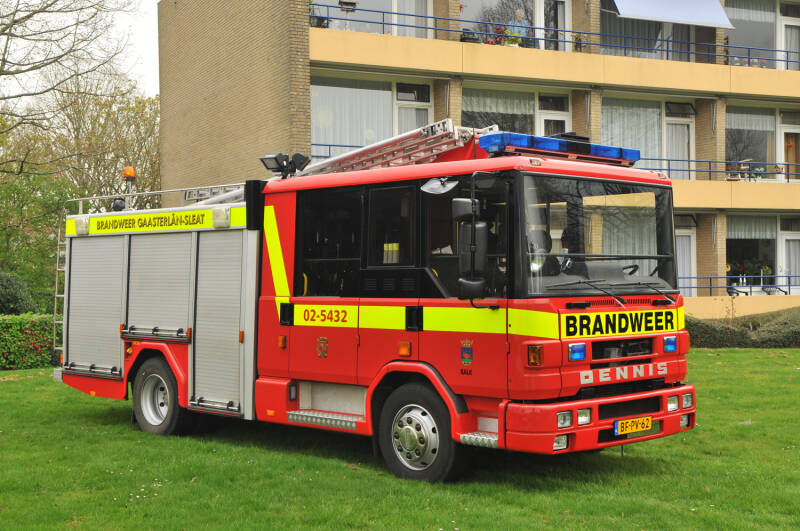 Kenteken: BF-PV-62 Roepnummer: 20-605 > 02-5432 Type voertuig: TS9 LD3250 HD250 T1500 Merk &amp; Type: Dennis Rapier F88XL Opbouw: John Dennis-Godiva Bouwjaar: 1998 In dienst: 1998 Uit dienst: 2012. Na gemeentelijke herindeling korps Balk