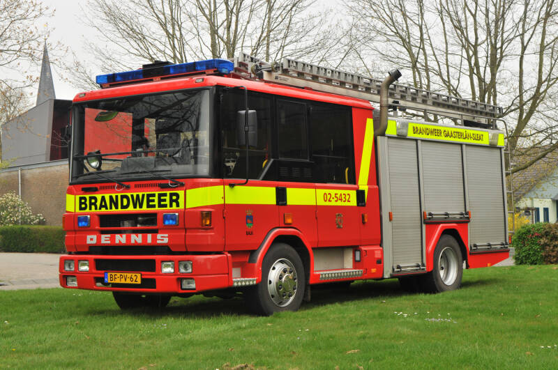 Kenteken: BF-PV-62 Roepnummer: 20-605 > 02-5432 Type voertuig: TS9 LD3250 HD250 T1500 Merk &amp; Type: Dennis Rapier F88XL Opbouw: John Dennis-Godiva Bouwjaar: 1998 In dienst: 1998 Uit dienst: 2012. Na gemeentelijke herindeling korps Balk
