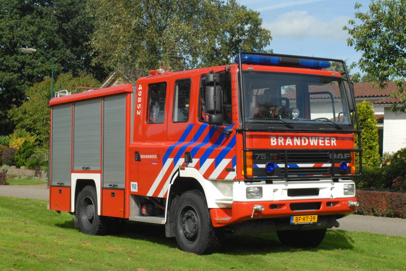 Kenteken: BF-RT-39 Roepnummer: 49-852 Type voertuig: TST9NB LD2800 HD265 T3000 Merk &amp; Type: DAF FF75.270RC365 Opbouw: Ziegler Brandweertechniek Bouwjaar: 1997 In dienst: 1997 Uit dienst: 2018