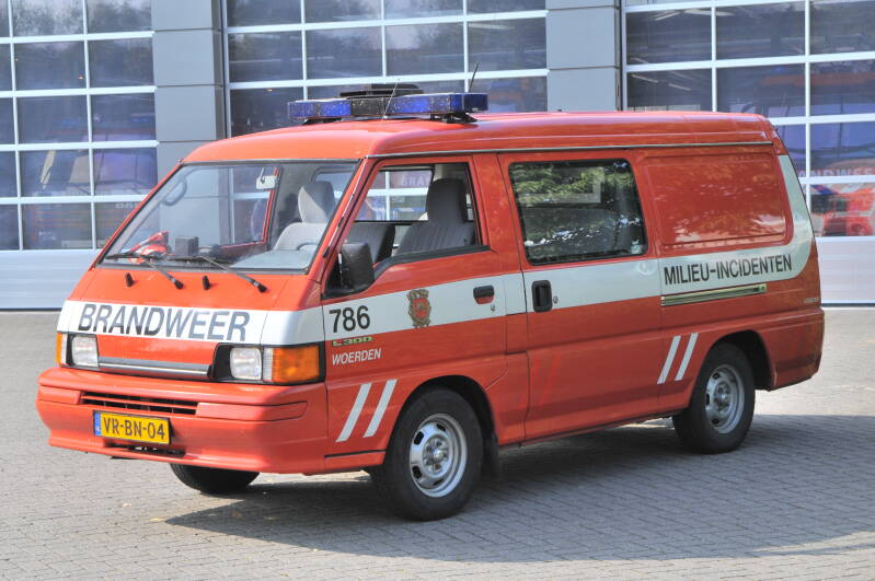 Kenteken: BF-SP-74 Roepnummer: 787 Type voertuig: WO Merk &amp; Type: Mercedes Benz 412FD35[Sprinter] Opbouw: C&amp;C-Products Bouwjaar: 1998 In dienst: 1998 Uit dienst: 2014