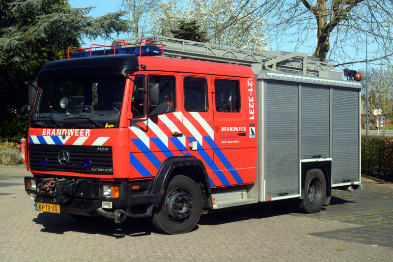 Kenteken: BF-TX-30 Roepnummer: 732 > 21-3231 Type voertuig: TS9 LD2800 HD265 T1500 Merk &amp; Type: Mercedes Benz 1124F36[Ecol] Opbouw: Ziegler Brandweertechniek Bouwjaar: 1997 In dienst: 1997 Uit dienst: 2013.  Verkocht aan bedrijfsbrandweer Agrifirm te Oss.