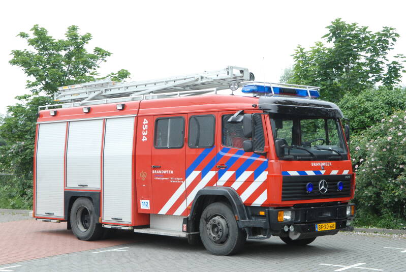 Kenteken: BF-XD-68 Roepnummer: 4530 > 19-4534 Type voertuig: TS9 LD3000 HD240 T1500 Merk &amp; Type: Mercedes Benz 1124F37 [Ecol] Opbouw: Touw-Godiva Bouwjaar: 1996 In dienst: 1996 Uit dienst: