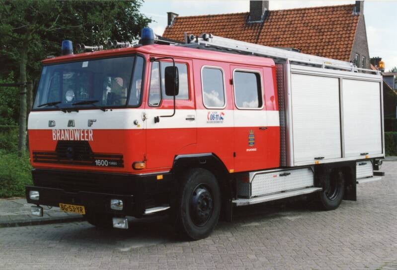 Kenteken: BG-53-YR Roepnummer: TS65-3 > TS211-4 > TS21-4 Type voertuig: TS9 LD2800 HD265 T1500 Merk &amp; Type: DAF FF1600DT360 Opbouw: Ajax-Ziegler Bouwjaar: 1983 In dienst: 1983 Uit dienst: 2003.  Vanaf 2003 reserve- / oefenvoertuig / jeugdbrandweer