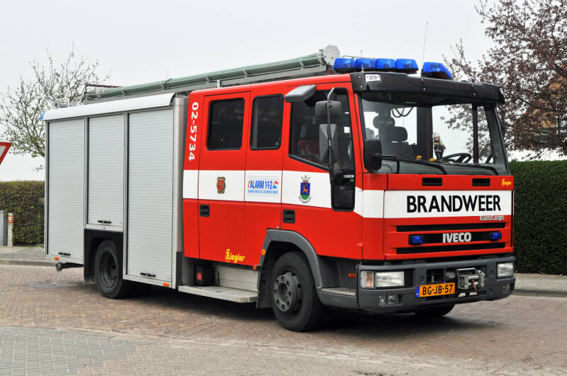 Kenteken: BG-JB-57 Roepnummer: 716 > 02-5734 Type voertuig: TS8 LD2800 HD265 T1200 Merk &amp; Type: Iveco ML100E18[EuroCargo] Opbouw: Ziegler Brandweertechniek Bouwjaar: 1998 In dienst: 1998 Uit dienst: 2016