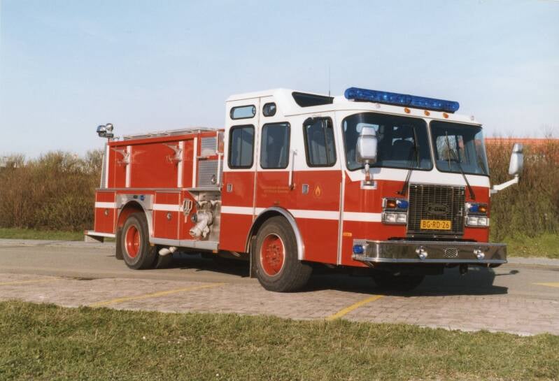 Kenteken: BG-RD-26 Roepnummer: TS81-1 > TS51-1 Type voertuig: TS6 MD/LD5000 T2840 Merk &amp; Type: E-One Cyclone-II Vistacab Opbouw: E-One-Hale Bouwjaar: 1997 In dienst: 1997 Uit dienst: 2004 Standplaats: Coloradoweg