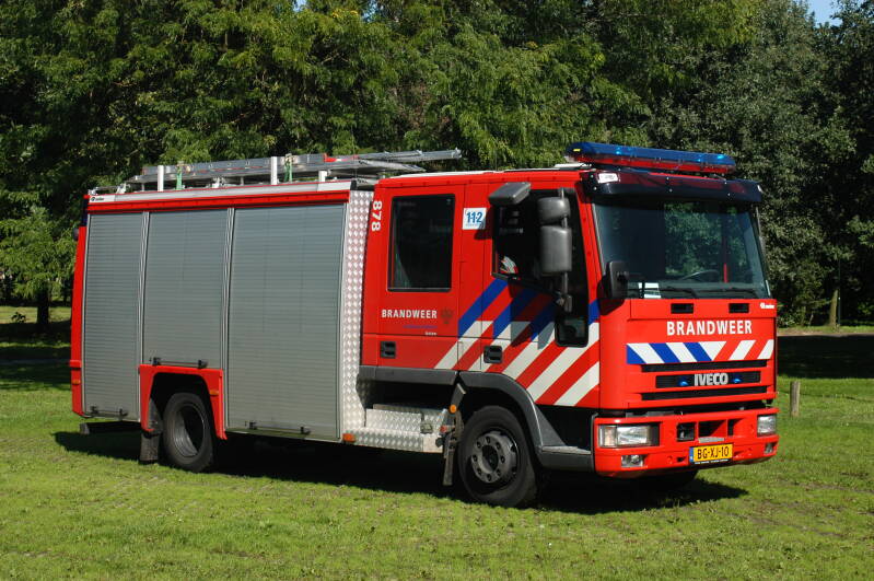 Kenteken: BG-XJ-10 Roepnummer: 81-878 > 22-1071 Type voertuig: HV-2 / PM6 Merk &amp; Type: Iveco ML80E18[EuroCargo] Opbouw: Rosenbauer Bouwjaar: 1998 In dienst: 1998 Uit dienst: 2016