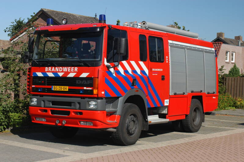 Kenteken: BG-ZB-84 Roepnummer: 81-844 > 22-2941 Type voertuig: TS9 LD3000 HD250 T2400 Merk &amp; Type: DAF FFV 75.240CF365 Opbouw: Rosenbauer Nederland Bouwjaar: 1999 In dienst: 1999 Uit dienst: 2017