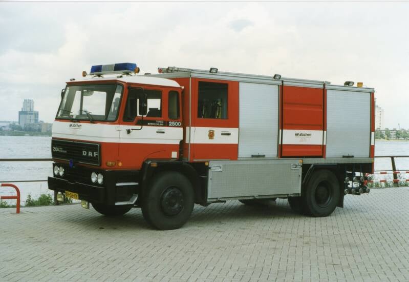 Kenteken: BH-06-VY Roepnummer: Type voertuig: AS6 LD7000 T-/4000 Merk &amp; Type: Daf FF2505DHS380 Opbouw: Doeschot-Rosenbauer Bouwjaar: 1984 In dienst: 1994 Uit dienst: 2009