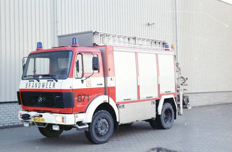 Kenteken: BH-36-FF Roepnummer: 371 > 871 Type voertuig: HV-1 Merk &amp; Type: Mercedes Benz 1017AF36 Opbouw: Doeschot-Hiab Bouwjaar: 1983 In dienst: 1983 Uit dienst: 1995