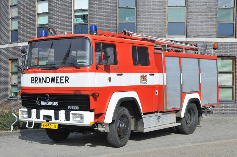 Kenteken: BH-89-HT Roepnummer: AS2 > 809 Type voertuig: TS6 LD2800 HD300 T2200/400 Merk &amp; Type: Magirus Deutz 192D11F Opbouw: Motorkracht-Magirus Bouwjaar: 1983 In dienst: 1983 Uit dienst: 1999.  Naar bedrijfsbrandweer DuPont-Dordrecht. In 2010 retour.
