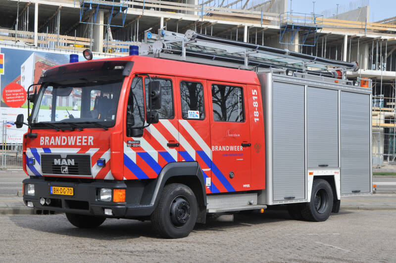 Kenteken: BH-DG-70 Roepnummer: 837 > 18-817 > 18-815 Type voertuig: TS9 LD3000 HD250 T1500 Merk &amp; Type: MAN 12.224LF[M2000-City] Opbouw: Mucar-Godiva Bouwjaar: 1999 In dienst: 2010 Uit dienst: 2016.  Van Schoonrewoerd, daarna Gorinchem als reserve TS