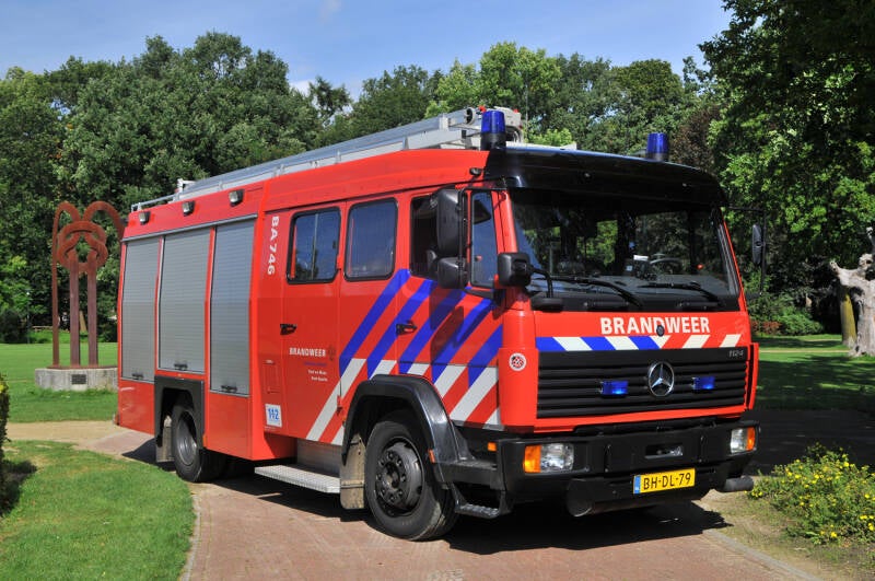 Kenteken: BH-DL-79 Roepnummer: 23-6137 Type voertuig: TS8 LD3250 HD240 T2000 Merk &amp; Type: Mercedes Benz 1124F36[Ecol] Opbouw: Touw-Godiva Bouwjaar: 1999 In dienst: 2016 Uit dienst: 2018