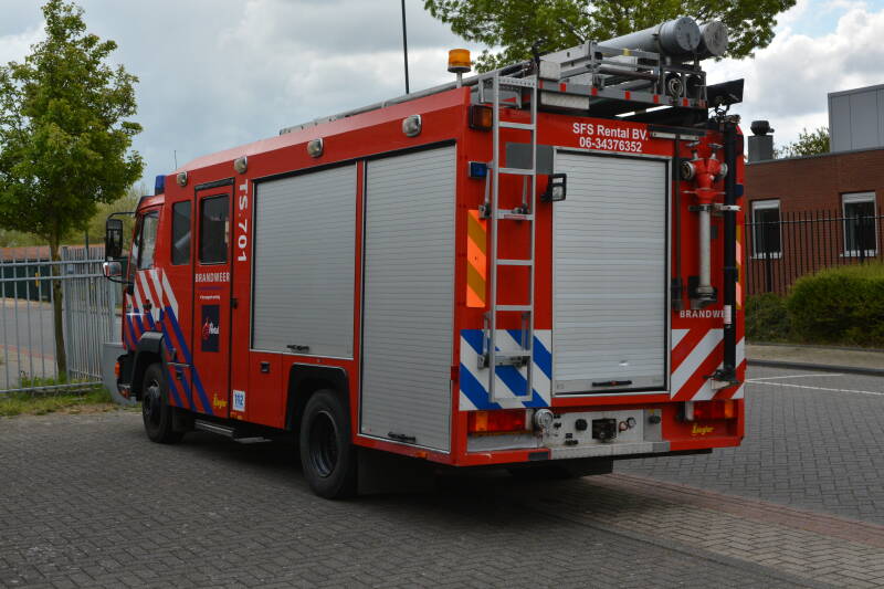 Kenteken: BH-FN-71 Roepnummer: TS-701 Type voertuig: TS7 LD3200 HD250 T1500/100 Merk &amp; Type: MAN 12.224FL[M2000-City] Opbouw: Ziegler Brandweertechniek Bouwjaar: 1998 In dienst: 2004 Uit dienst: Standplaats: Oostvoorne. Overgenomen van Gezamenlijke Brandw