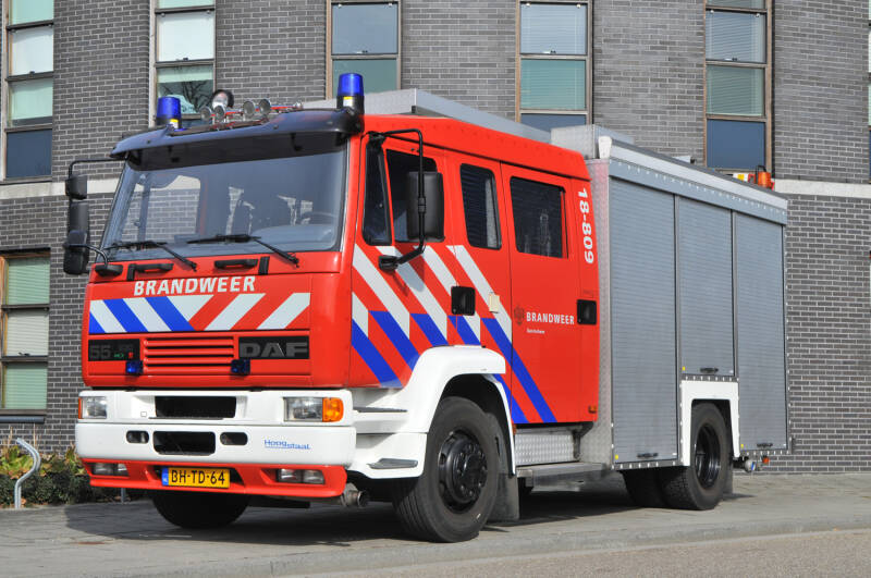 Kenteken: BH-TD-64 Roepnummer: 18-809 Type voertuig: TS6 [DP] LD3000 HD250 T2200/400 Merk &amp; Type: DAF FF55.230-15CE360 Opbouw: Hoogstaal-Godiva Bouwjaar: 1999 In dienst: 1999 Uit dienst: 2016