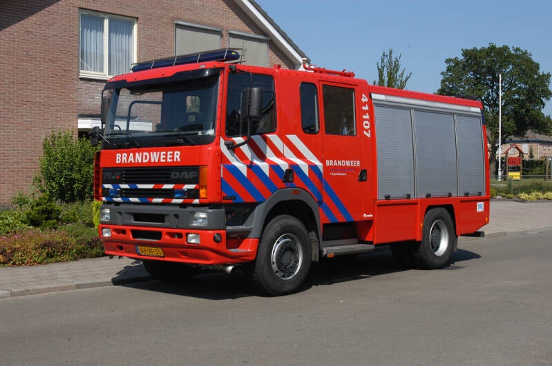 Kenteken: BH-VF-35 Roepnummer: 41-107 > 07-1441 Type voertuig: TST9NB LD3000 HD250 T5500 Merk &amp; Type: DAF FFV75.300RC365 Opbouw: Rosenbauer Bouwjaar: 1999 In dienst: 1999 Uit dienst: 2014