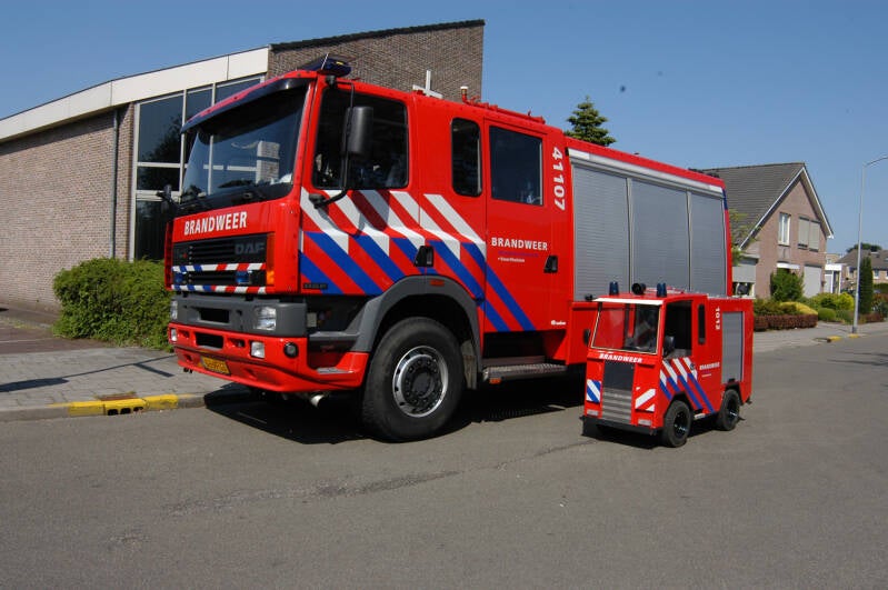 Kenteken: BH-VF-35 Roepnummer: 41-107 > 07-1441 Type voertuig: TST9NB LD3000 HD250 T5500 Merk &amp; Type: DAF FFV75.300RC365 Opbouw: Rosenbauer Bouwjaar: 1999 In dienst: 1999 Uit dienst: 2014