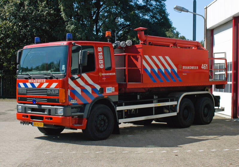 Kenteken: BH-XJ-20 Roepnummer: 81-889 > 22-5282 Type voertuig: HA Merk &amp; Type: DAF FAT75.320PC570 Opbouw: Leebur Bouwjaar: 2000 In dienst: 2000 Uit dienst: 2016.  Naar ROC Engelse Tuin - Waalre 