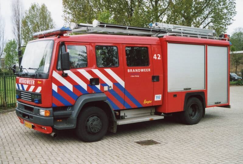 Kenteken: BH-XJ-50 Roepnummer: TS5 > 42 > 15-7330 Type voertuig: TS7 LD2800 HD265 T1500 Merk &amp; Type: DAF FF55.235-15CE360 Opbouw: Ziegler Brandweertechniek Bouwjaar: 2000 In dienst: 2000 Uit dienst: 2011 Standplaats: den Haag - Haagse Ho
