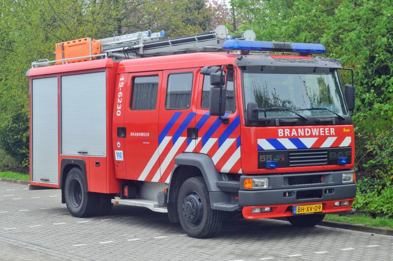 Kenteken: BH-XV-09 Roepnummer: 545 > 15-6230 > 15-6930 Type voertuig: TS7 LD2800 HD265 T1500 Merk &amp; Type: DAF FF55.235-15CE360 Opbouw: Ziegler Brandweertechniek Bouwjaar: 2000 In dienst: 2000 Uit dienst: 2018.  Naar regio Hollands Midden, korps Alphen aan
