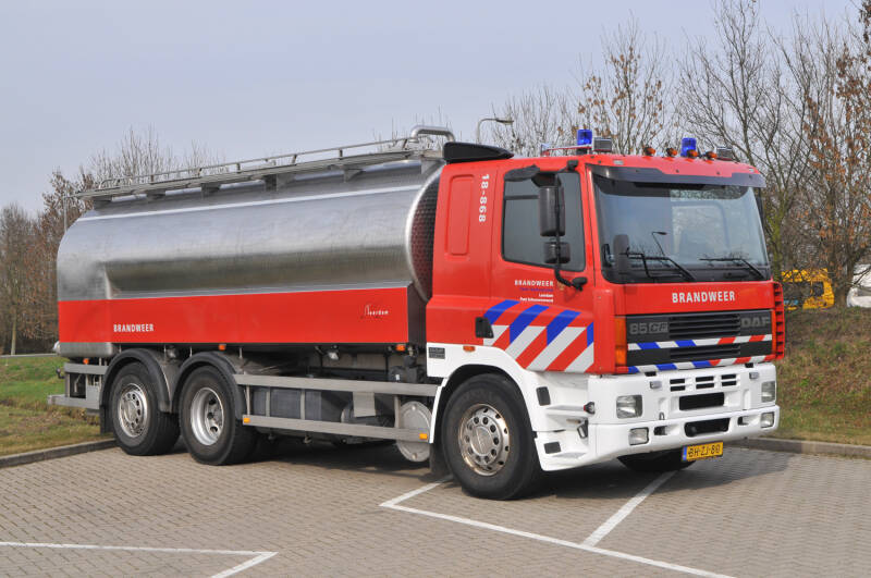 Kenteken: BH-ZJ-80 Roepnummer: 18-868 > 18-8661 > 09-7169 Type voertuig: TW2-WA LD1600 T15000 Merk &amp; Type: DAF FAN85.320CF380 Opbouw: Magyar-Ziegler Brandweertechniek-eigen bouw Bouwjaar: 2000 / 2009 In dienst: 2009 Uit dienst: