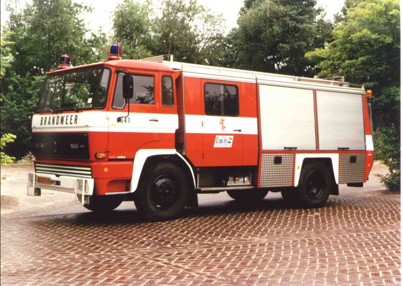 Kenteken: BJ-37-HY Roepnummer: 641 Type voertuig: TS10 LD3000 HD250 T1500/150 Merk &amp; Type: DAF FA1600DT360 Opbouw: Doeschot-Rosenbauer Bouwjaar: 1984 In dienst: 1984 Uit dienst: 2003