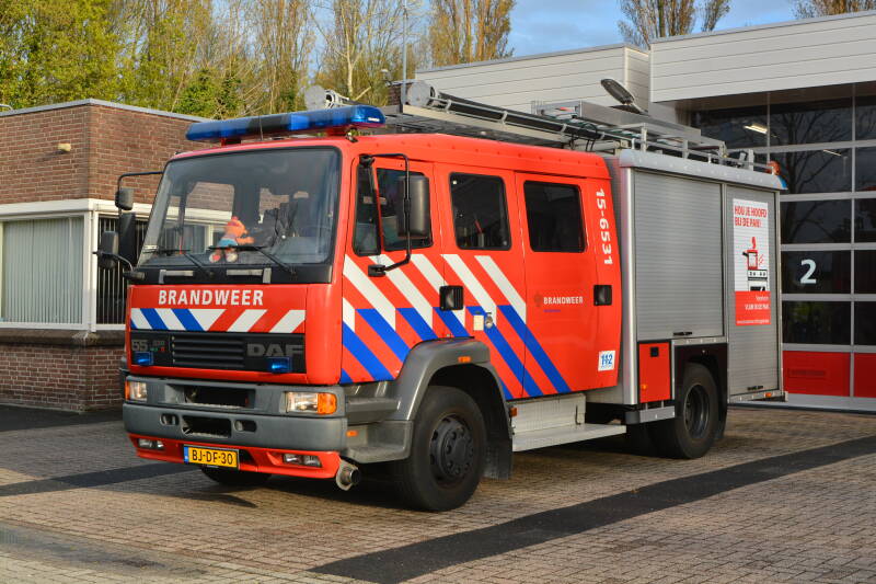 Kenteken: BJ-DF-30 Roepnummer: 549 > 15-6530 > 15-6531 Type voertuig: TS7 LD3000 HD240 T1500 Merk &amp; Type: DAF FF.LF55.235CE360 Opbouw: Ziegler Brandweertechniek Bouwjaar: 2000 In dienst: 2000 Uit dienst: 2019