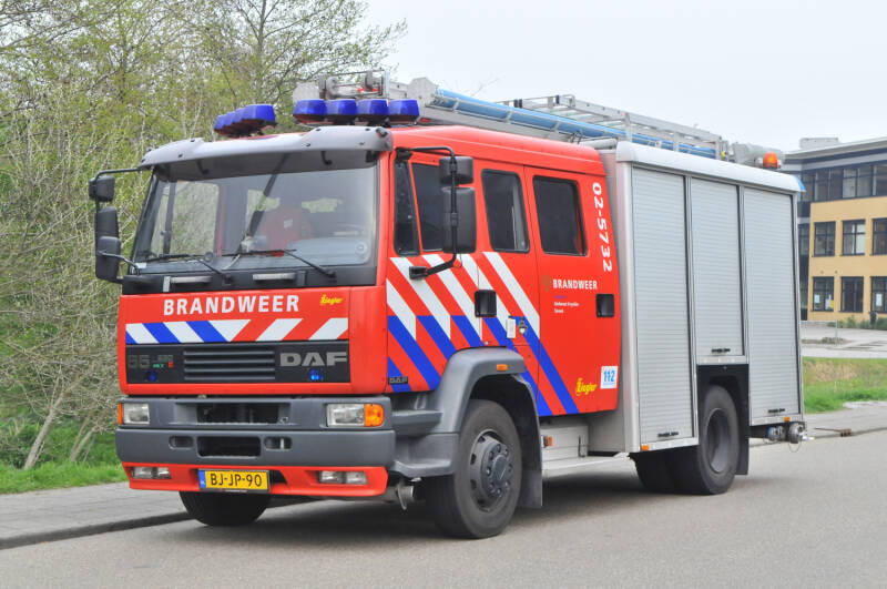 Kenteken: BJ-JP-90 Roepnummer: 742 > 736 > 02-5732 > 02-5637 Type voertuig: TS7 LD2800 HD265 T1500 Merk &amp; Type: DAF FF55.210-15CE360 Opbouw: Ziegler Brandweertechniek Bouwjaar: 2000 In dienst: 2000 Uit dienst: 2020.  Sinds 2020 als reserve TS voor Súdwest