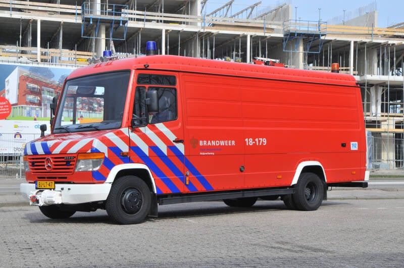 Kenteken: BJ-LT-47 Roepnummer: 18-179 Type voertuig: HV-2 Merk &amp; Type: Mercedes Benz 814D42[Vario] Opbouw: Bouwjaar: 2001 In dienst: 2001 Uit dienst: 2013 . Regionaal voertuig.  Naar brandweer Zederik, korps Meerkerk