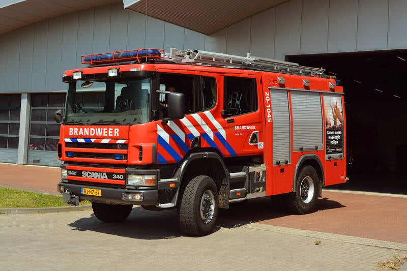 Kenteken: BJ-NZ-67 Roepnummer: 7233 > 20-1035 > 20-1045 Type voertuig: TS9 LD3250 HD250 T2400 Merk &amp; Type: Scania P114CB4x4 Opbouw: Touw-Godiva Bouwjaar: 2000 In dienst: 2000 Uit dienst: